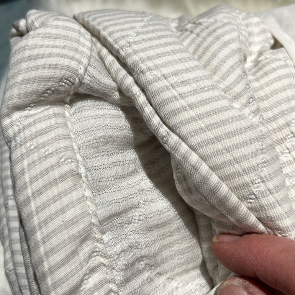 hearth & hand with magnolia quilt, diamond matelasse, jet grey striped F/Q - Picture 5 of 6